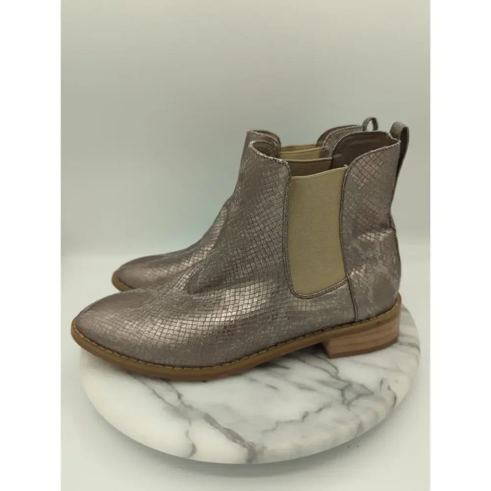 Vanessa Wu Booties Woman's 38/7.5 Silver‎ Metallic Snake Skin Shiny Boho